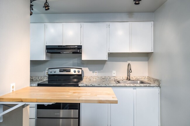 Interior Photo - Victory Manor: Leasing Specials! Renovated...