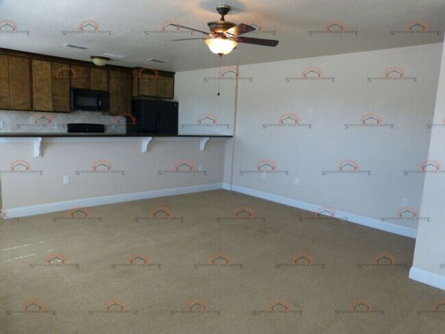 Building Photo - Coming Soon!! Spacious 2 bedroom 2.5 bath ...