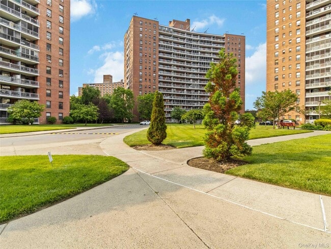 Building Photo - 61-25 98th St