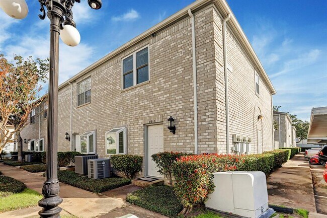 Building Photo - 7611 Cambridge St