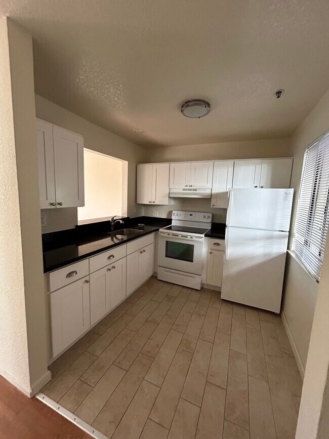 Foto del edificio - Mission One Bedroom Apartment with Tons of...