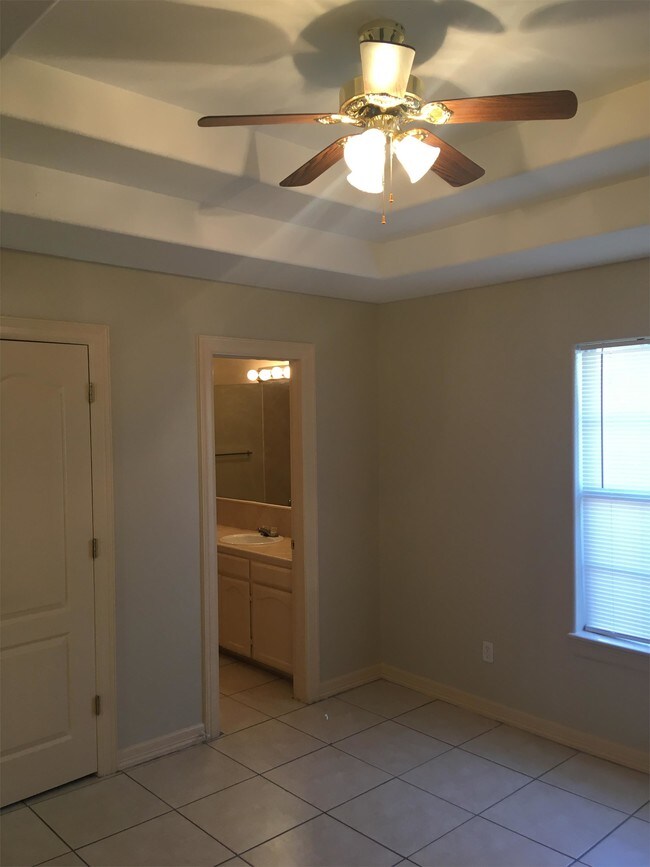 Building Photo - 2415 West Candlelight Drive