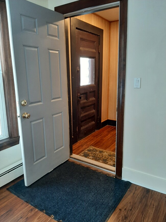 Living room entrance - 40 Trask St