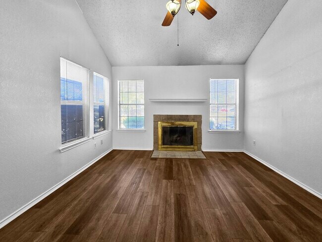 Building Photo - Cute 3-bedroom home in Keller ISD - Great location, fresh paint, new carpet and new appliances!