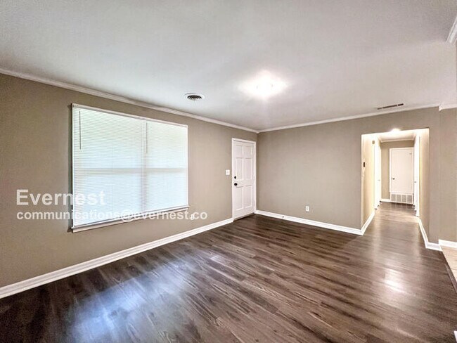 Foto del edificio - 3685 Woodland Dr
