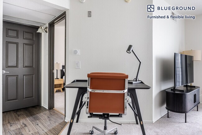 Foto del edificio - 10983 Bluffside Dr