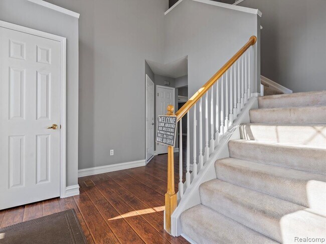 Foto del edificio - 200 Regents Blvd