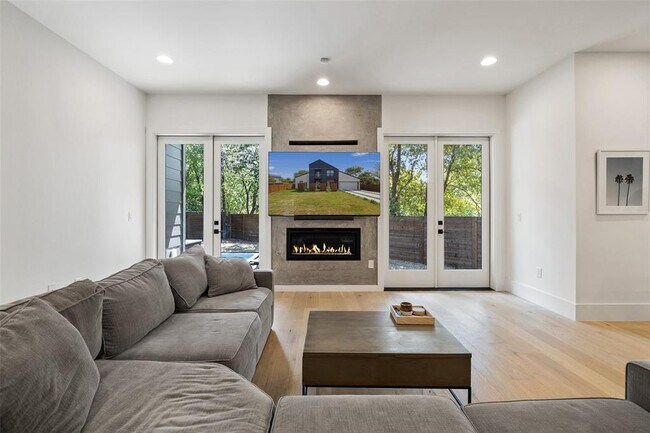 Building Photo - 4803 Gladeview Dr