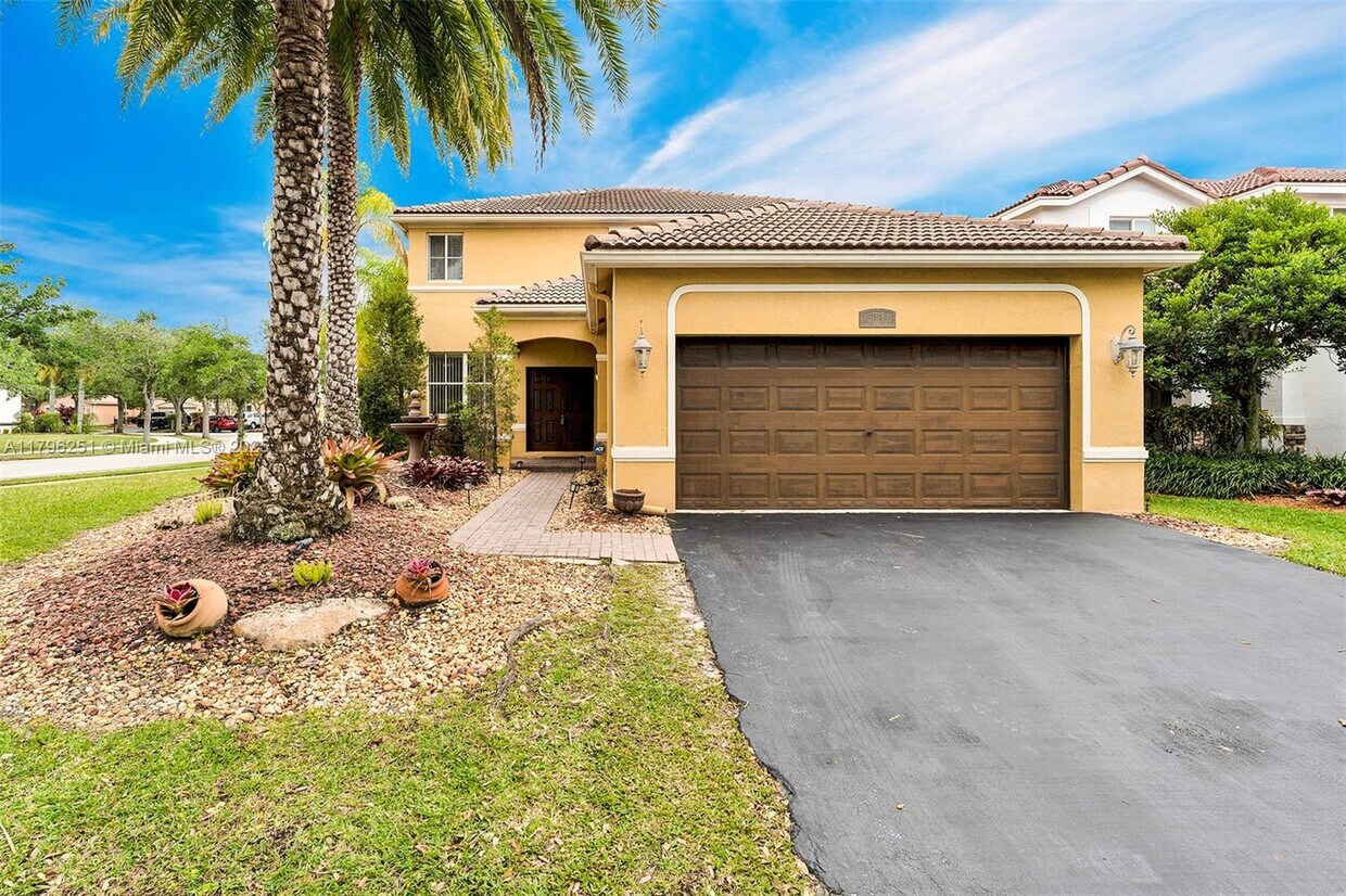 Foto principal - 1518 Maple Dr