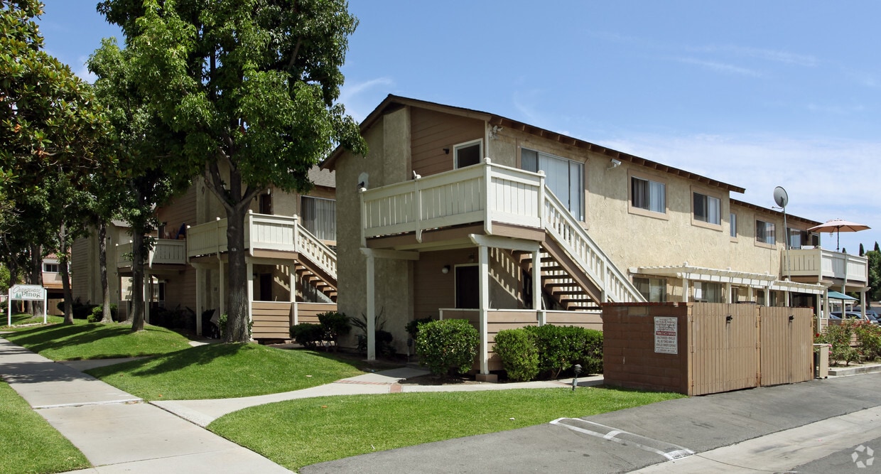 Orangewood Pines Apartments Anaheim, CA