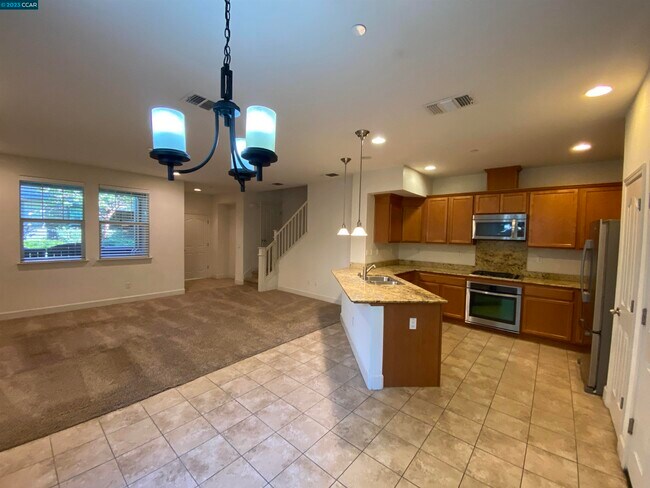 Building Photo - 702 El Paseo Cir