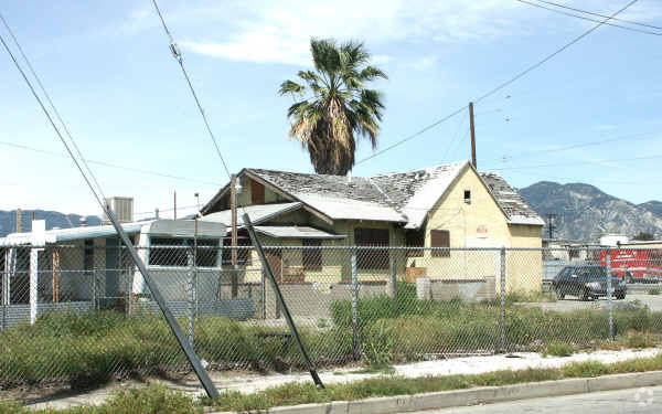 Primary Photo - 10641 San Fernando Rd