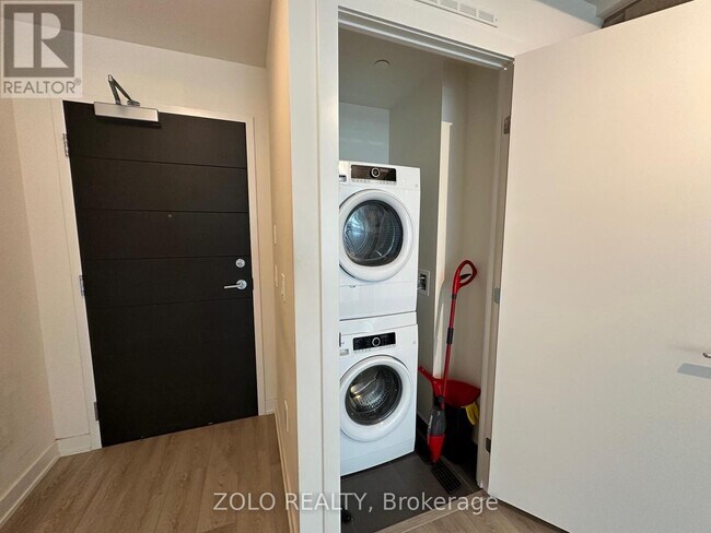 Building Photo - 212 King William St