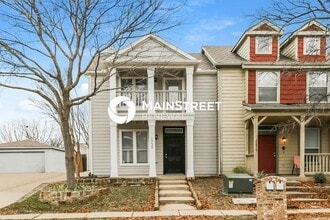 Building Photo - 10620 Astor Dr