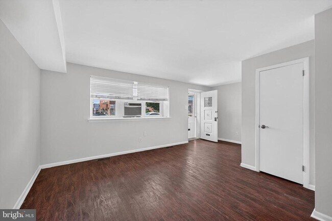 Building Photo - 2261 Strahle St