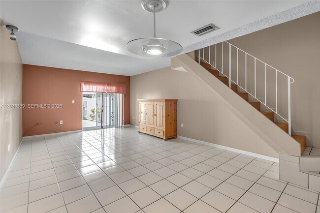 Foto del edificio - 1757 W 57th St