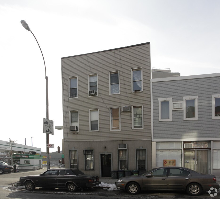 Building Photo - 204 Greenpoint Ave