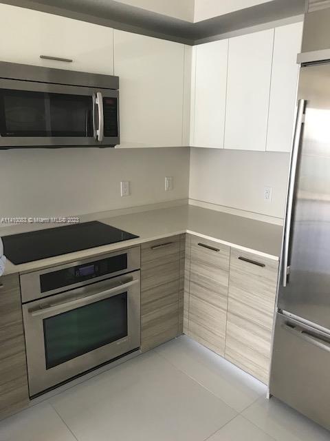 Building Photo - 1300 Brickell Bay Dr