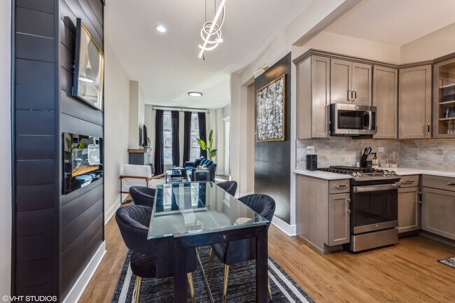 Foto del edificio - 2452 W Lexington St