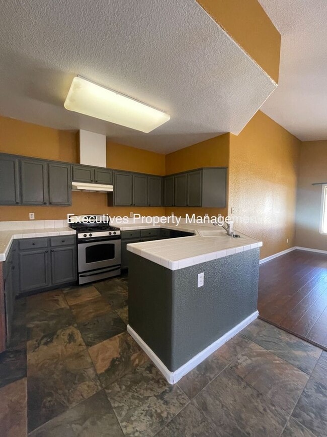 Building Photo - 1308 Fairway Dr