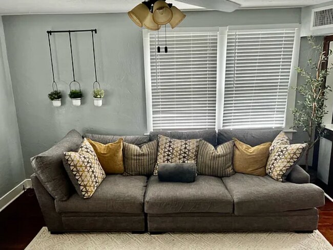 Foto del edificio - 1531 Hough St