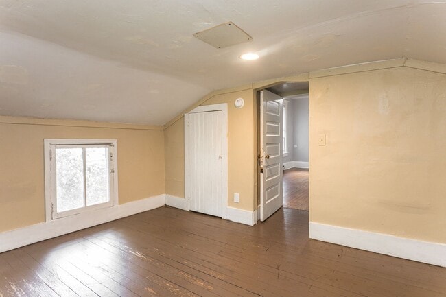 Building Photo - 938 Fort Wood St-4