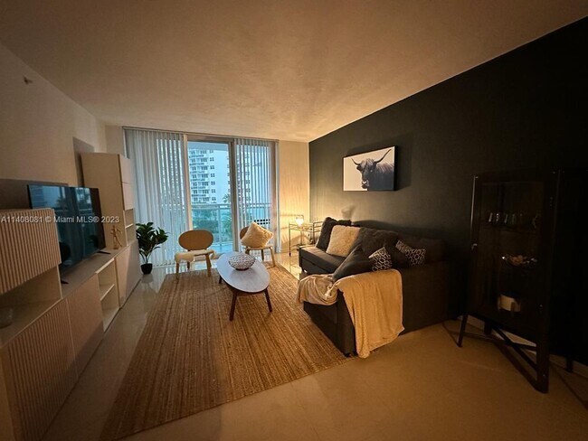 Building Photo - 3000 S Ocean Dr
