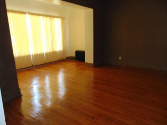 Foto del edificio - 7637 S Eberhart Ave