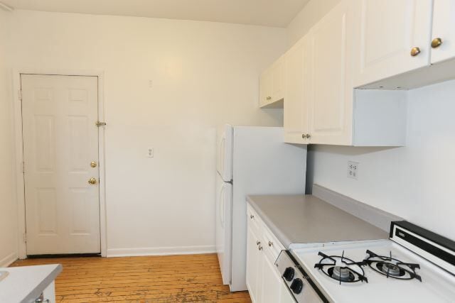 Building Photo - 633 W Cornelia Ave