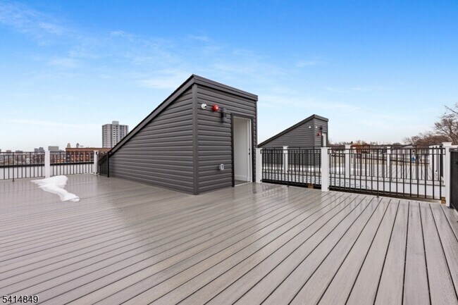 Building Photo - 37 S 7th St