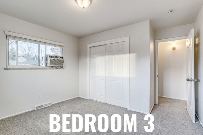 Building Photo - 2860 S Golden Way