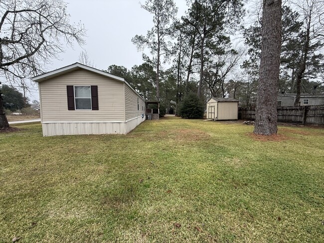 Building Photo - 200 Royalwood St