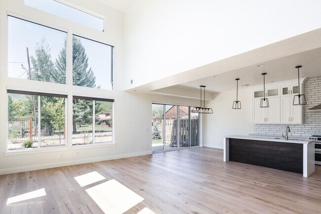 Foto del edificio - Luxurious Lodges Snake Creek Townhome in S...