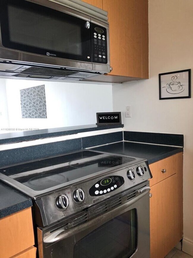 Foto del edificio - 665 NE 83rd Terrace