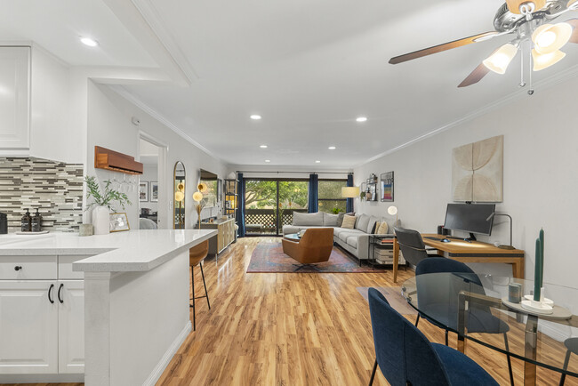 Foto del edificio - 7742 Redlands St