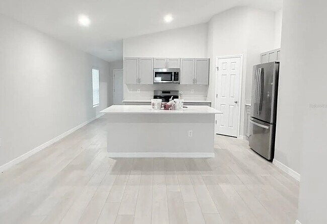 Building Photo - 12163 Cattleside Dr