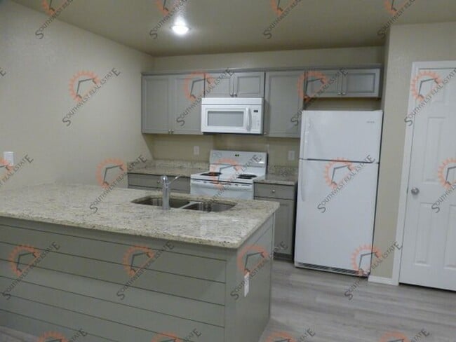 Building Photo - Modern 2 Bed 2 Bath apartment