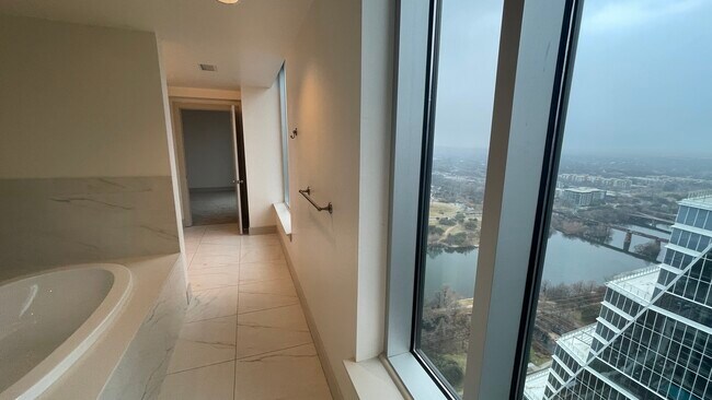 Foto del edificio - 500 W 2nd St