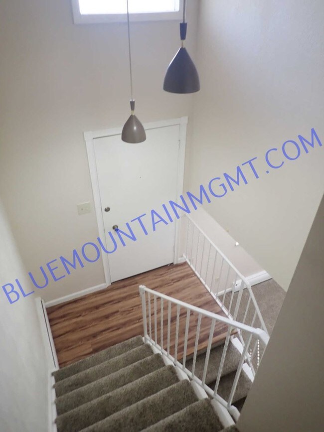 Building Photo - 2 br, 1.5 bath Apartment - 8 Sommerlyn Road