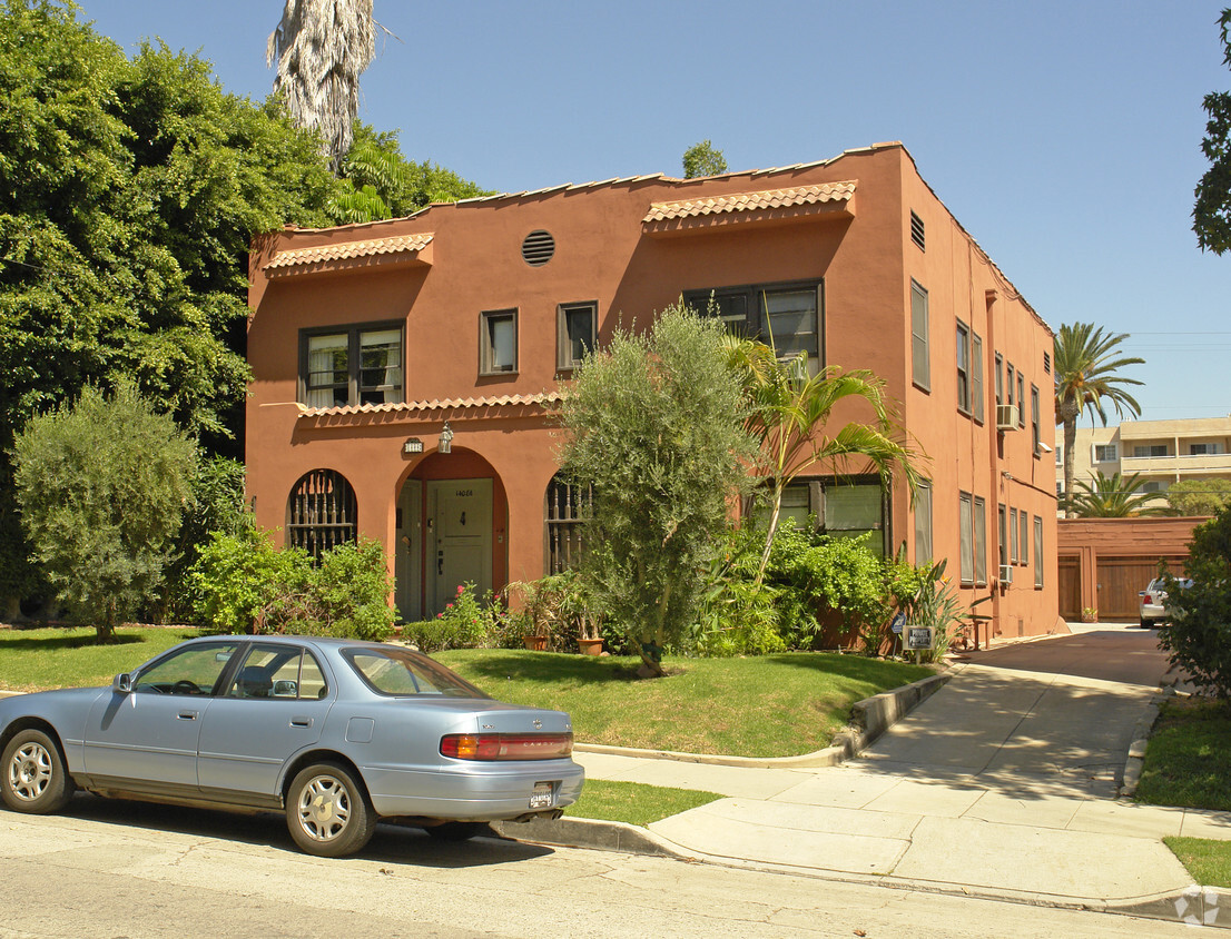 Primary Photo - 1406-1408 N Formosa Ave