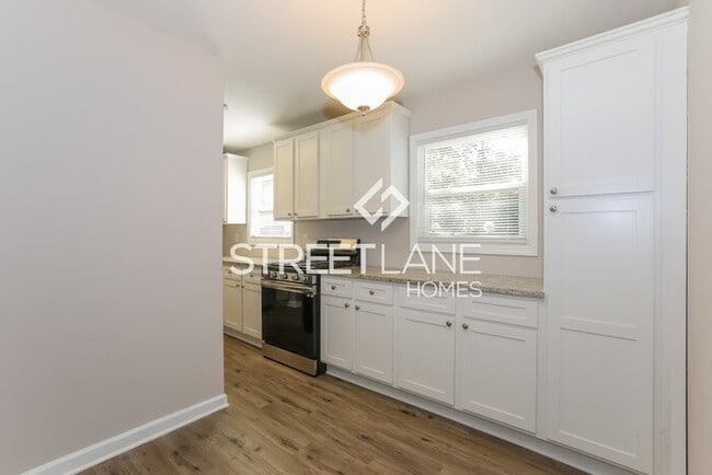 Building Photo - REDUCED! - NOW OFFERING $1000 OFF FIRST FU...