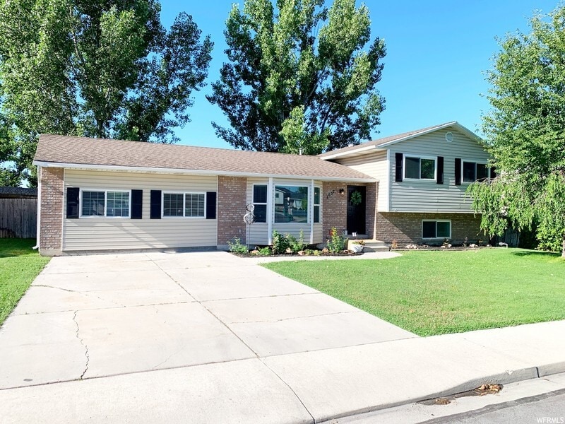 Building Photo - 1637 W Springwater Dr