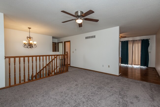 Building Photo - 821 S Old Edwardsville Rd