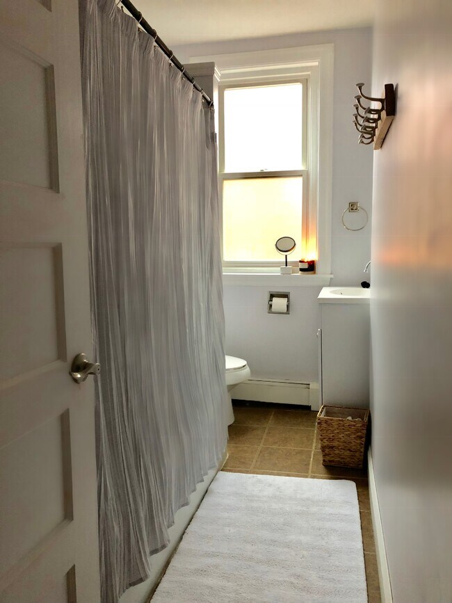 Full bathroom upstairs - 4535 Manayunk Ave