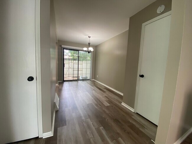 Foto del edificio - 5217 Brandy Oaks Ln