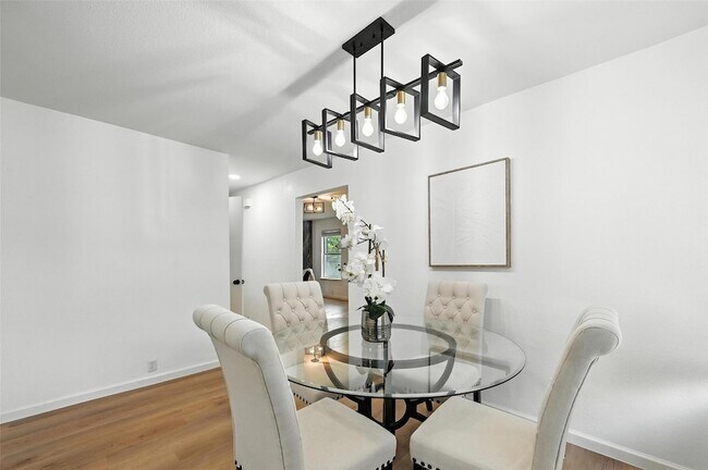 Foto del edificio - 6218 Everglade Rd