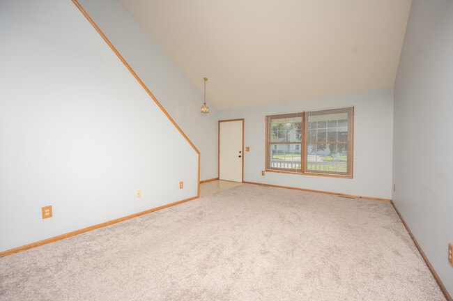 Building Photo - 745 Plainfield Court