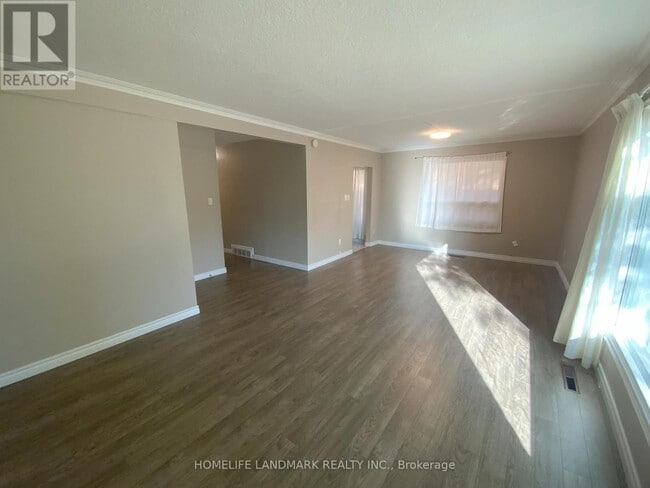 Building Photo - 70 Holford Crescent