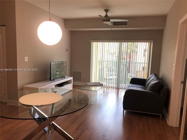 Foto del edificio - 6001 SW 70th St