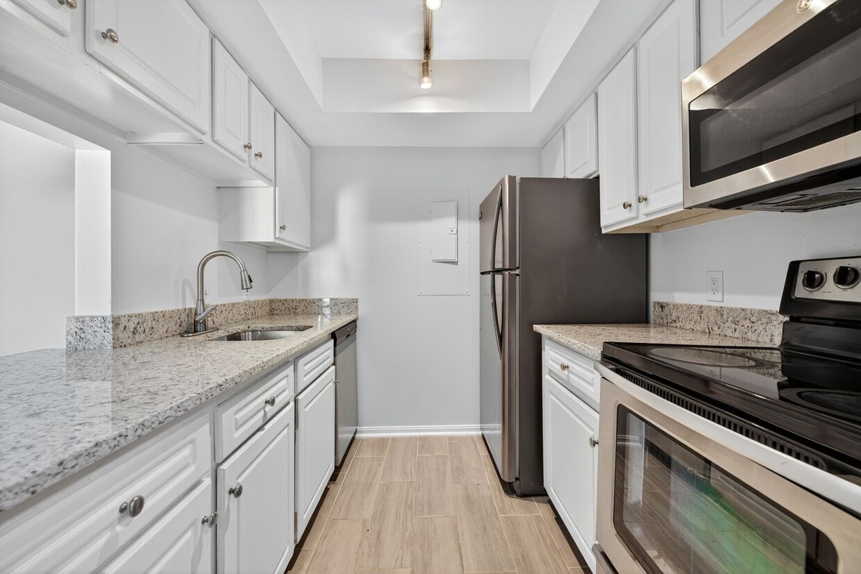 Foto principal - 18318 Streamside Dr